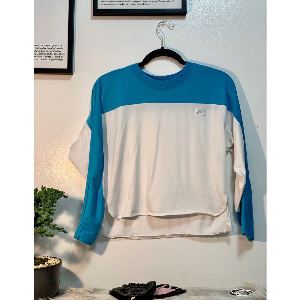 Medium Vintage Red Tag Women’s Nike Athletic Shirt